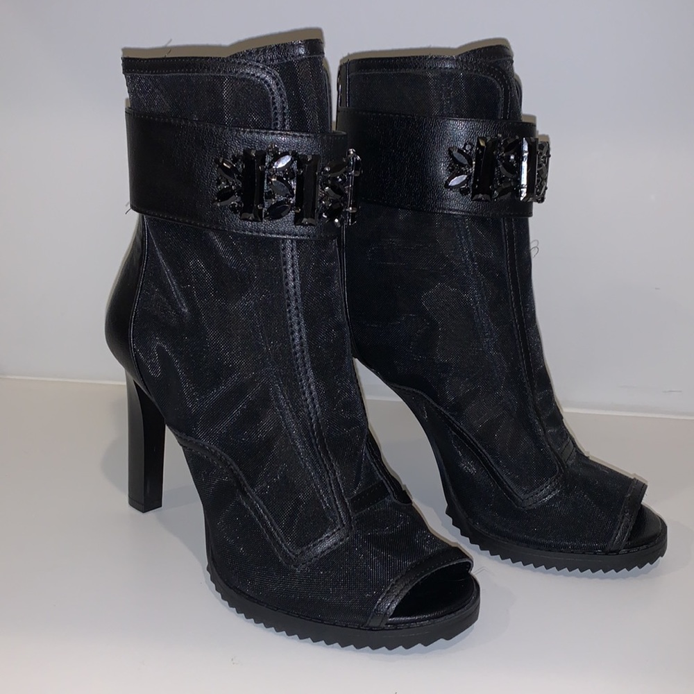 KARL LAGERFELD PARIS Blayze Lug Sole Booties - Picture 9 of 13